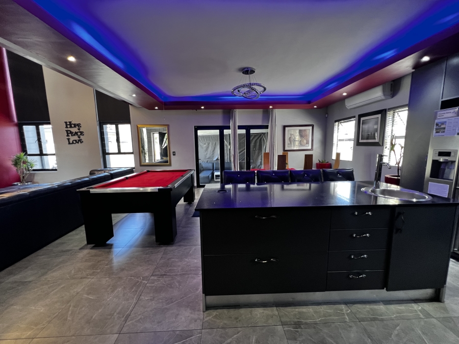 To Let 5 Bedroom Property for Rent in Parklands North Western Cape